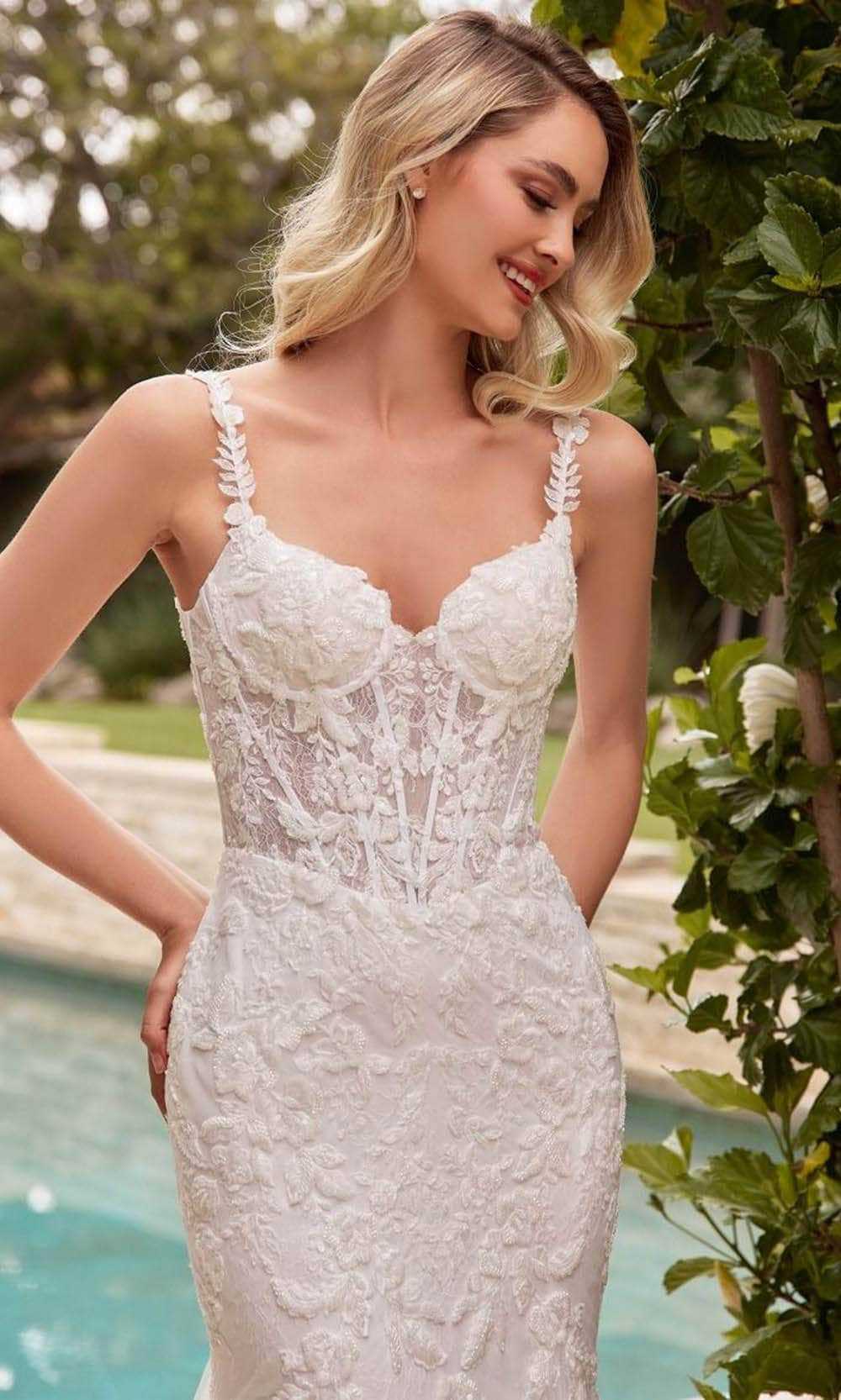 Ladivine, Ladivine CDS432W - Lace Sleeveless Bridal Gown
